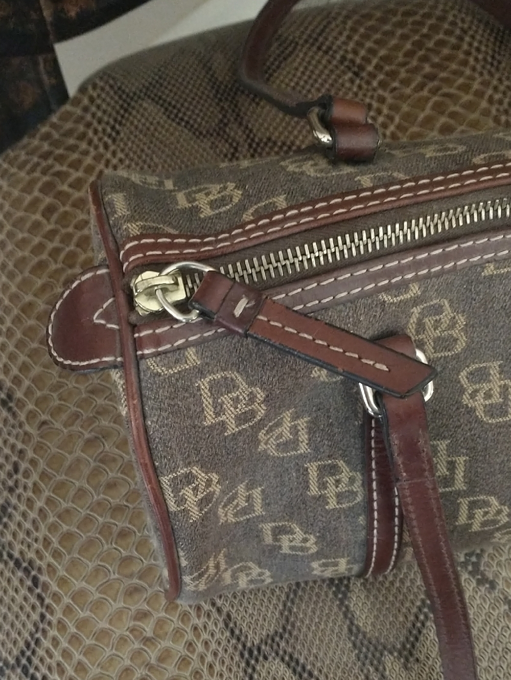 Dooney & Bourke Monogram Fabric Handbag 👜 - Picture 6 of 10